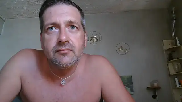 Snapshot of matrikes1 chatting on 06-22-26, 03:42 matrikes1 online show from 06-22-26, 03:42