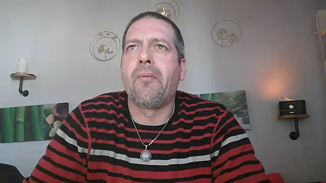 Snapshot of matrikes1 chatting on 02-19-25, 02:01 matrikes1 online show from 02-19-25, 02:01