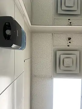 Snapshot of danieldonte chatting on 11-15-25, 05:39 danieldonte online show from 11-15-25, 05:39