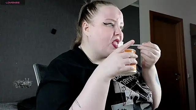 Snapshot of EMMA__CONNOR chatting on 09-15-25, 06:25 EMMA CONNOR online show from 09-15-25, 06:25