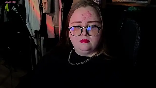 Snapshot of EMMA__CONNOR chatting on 10-12-25, 12:12 EMMA CONNOR online show from 10-12-25, 12:12