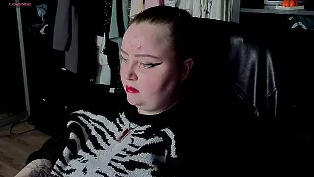 Snapshot of EMMA__CONNOR chatting on 10-31-25, 08:49 EMMA CONNOR online show from 10-31-25, 08:49