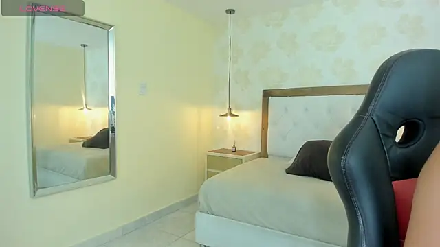 clarisKlein online show from 04-06-26, 03:46