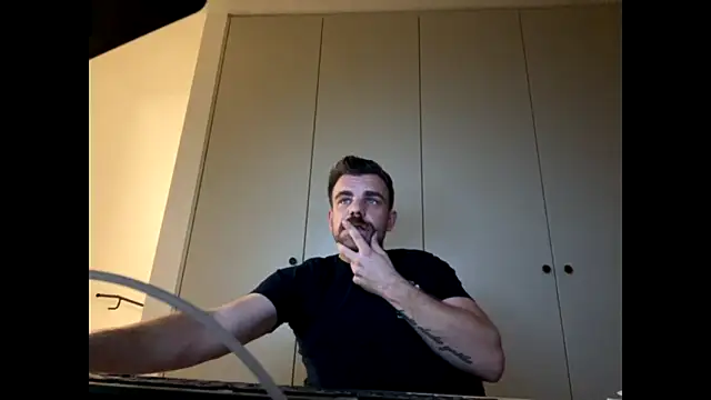 Snapshot of mrbigballs chatting on 10-12-25, 08:10 mrbigballs online show from 10-12-25, 08:10