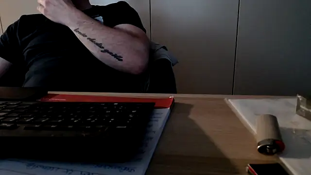 Snapshot of mrbigballs chatting on 05-11-26, 07:33 mrbigballs online show from 05-11-26, 07:33