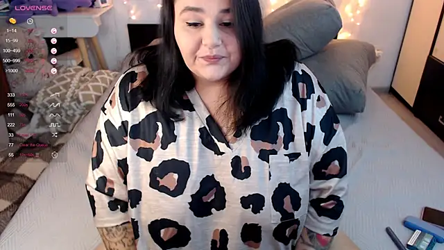 Snapshot of naughtykiss chatting on 10-25-25, 05:50 naughtykiss online show from 10-25-25, 05:50