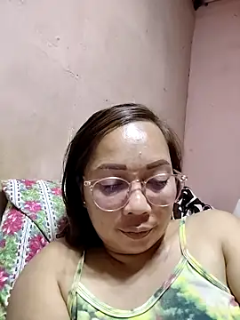 Snapshot of asianwet4u chatting on 09-09-25, 03:21 asianwet4u online show from 09-09-25, 03:21