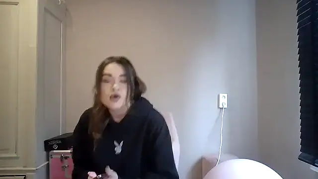 avajade online show from 11-25-25, 10:59