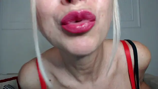 Snapshot of anastasiia1222 chatting on 06-18-26, 06:35 anastasiia1222 online show from 06-18-26, 06:35