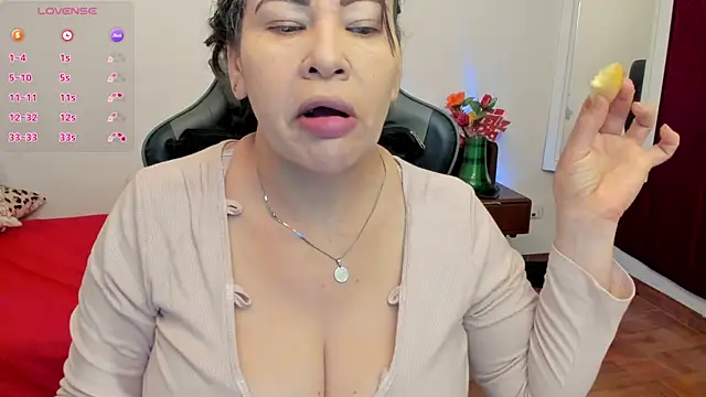 esmeralda milf online show from 11-08-25, 06:11