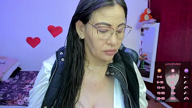 Snapshot of esmeralda_milf chatting on 02-09-26, 02:26 esmeralda milf online show from 02-09-26, 02:26