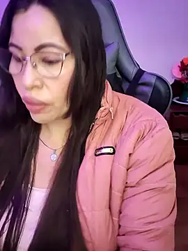 Snapshot of esmeralda_milf chatting on 02-24-26, 07:48 esmeralda milf online show from 02-24-26, 07:48