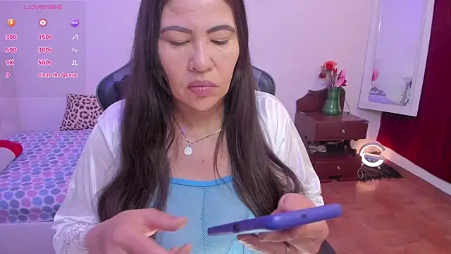 esmeralda milf online show from 10-07-25, 11:44