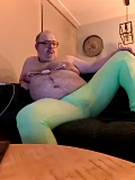 Bibear197511 online show from 11-19-25, 06:08