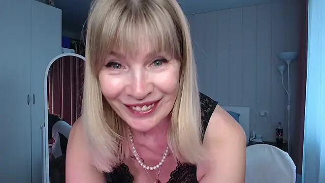 Snapshot of JuliaVilnet chatting on 05-15-26, 05:05 JuliaVilnet online show from 05-15-26, 05:05