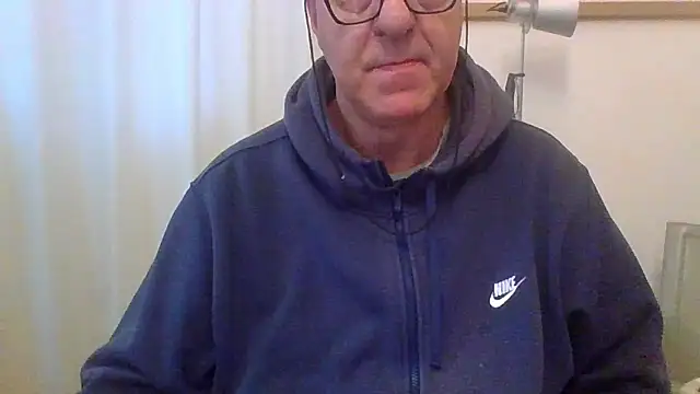 Snapshot of ANONIMO7735 chatting on 01-10-26, 06:42 ANONIMO7735 online show from 01-10-26, 06:42