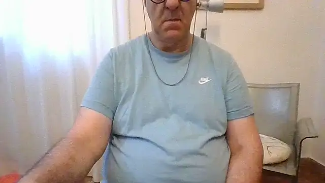 Snapshot of ANONIMO7735 chatting on 06-11-26, 04:20 ANONIMO7735 online show from 06-11-26, 04:20