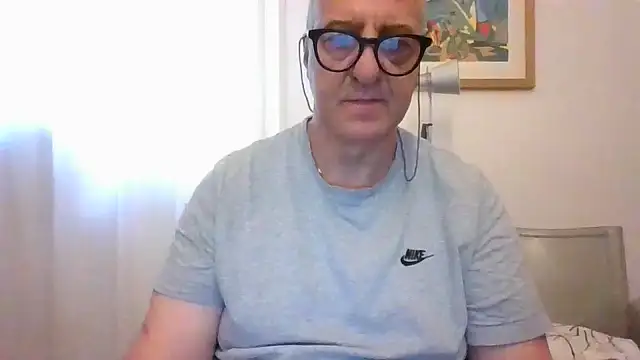 Snapshot of ANONIMO7735 chatting on 06-06-26, 04:23 ANONIMO7735 online show from 06-06-26, 04:23