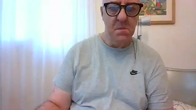 Snapshot of ANONIMO7735 chatting on 06-04-26, 04:06 ANONIMO7735 online show from 06-04-26, 04:06