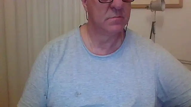 Snapshot of ANONIMO7735 chatting on 09-26-25, 04:58 ANONIMO7735 online show from 09-26-25, 04:58