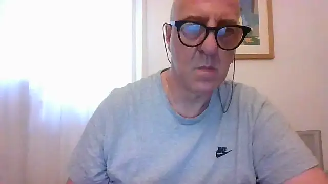 Snapshot of ANONIMO7735 chatting on 06-11-26, 04:26 ANONIMO7735 online show from 06-11-26, 04:26