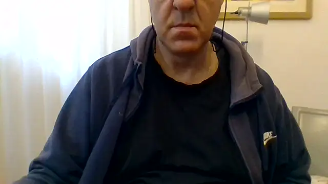 Snapshot of ANONIMO7735 chatting on 05-16-26, 04:44 ANONIMO7735 online show from 05-16-26, 04:44