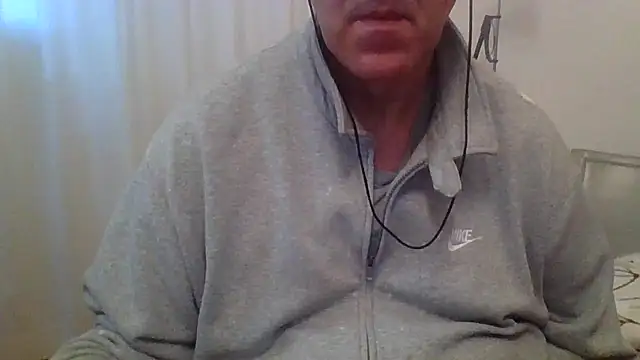 Snapshot of ANONIMO7735 chatting on 04-18-26, 04:59 ANONIMO7735 online show from 04-18-26, 04:59