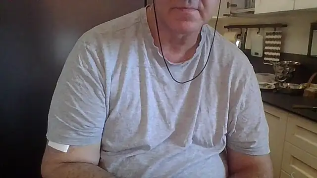 Snapshot of ANONIMO7735 chatting on 09-27-25, 10:32 ANONIMO7735 online show from 09-27-25, 10:32