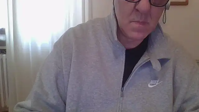 Snapshot of ANONIMO7735 chatting on 03-12-25, 09:23 ANONIMO7735 online show from 03-12-25, 09:23