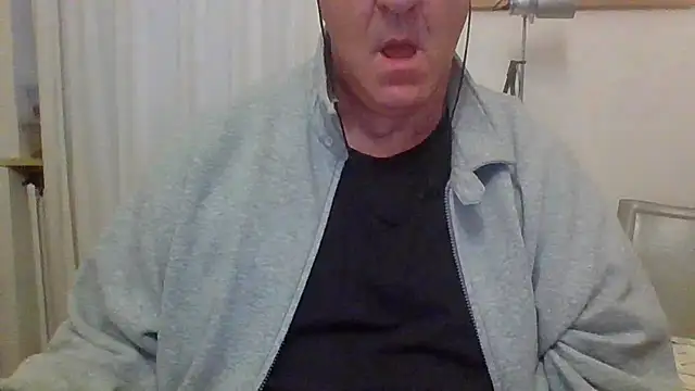 Snapshot of ANONIMO7735 chatting on 10-18-25, 04:58 ANONIMO7735 online show from 10-18-25, 04:58