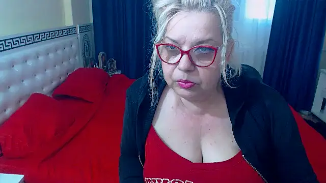 Snapshot of SonyaHotMilf chatting on 04-28-26, 11:03 SonyaHotMilf online show from 04-28-26, 11:03