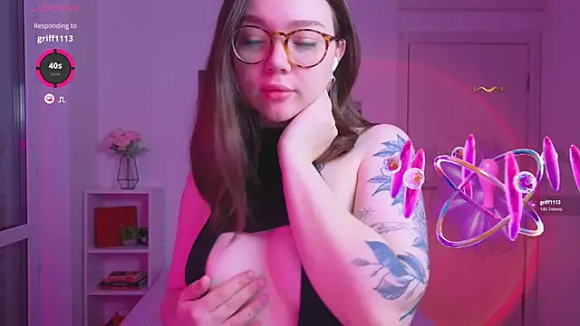 MilenaSaint online show from 10-27-25, 04:13