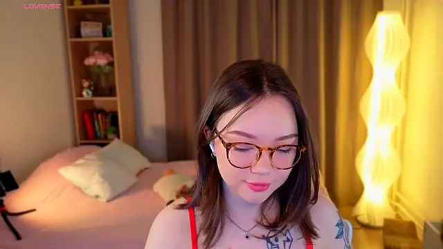 Snapshot of MilenaSaint chatting on 02-14-26, 03:40 MilenaSaint online show from 02-14-26, 03:40