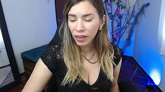 Snapshot of ms_sofia_x chatting on 09-23-25, 04:25 ms sofia x online show from 09-23-25, 04:25