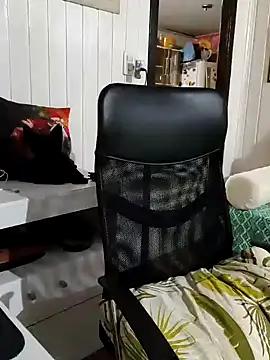 ElfGrey online show from 02-05-25, 03:45