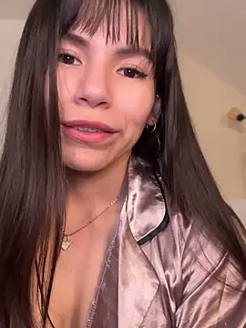 Snapshot of LalieFR chatting on 11-05-25, 04:32 LalieFR online show from 11-05-25, 04:32