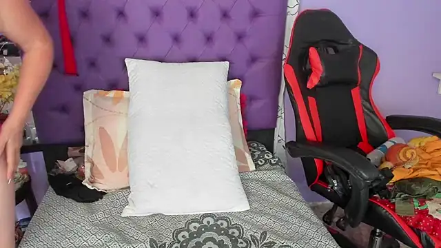 Margoth clain online show from 10-31-25, 12:57