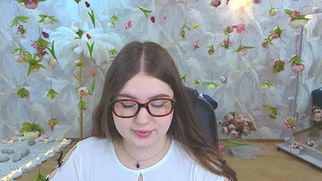 NicoleFoxery online show from 04-12-26, 07:28