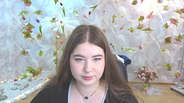 NicoleFoxery online show from 05-25-26, 06:17