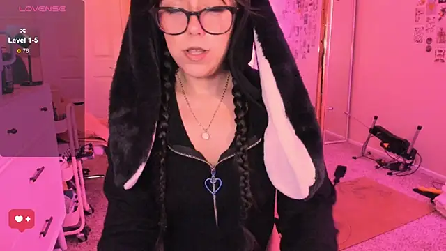 Evie-Luna online show from 10-25-25, 03:28