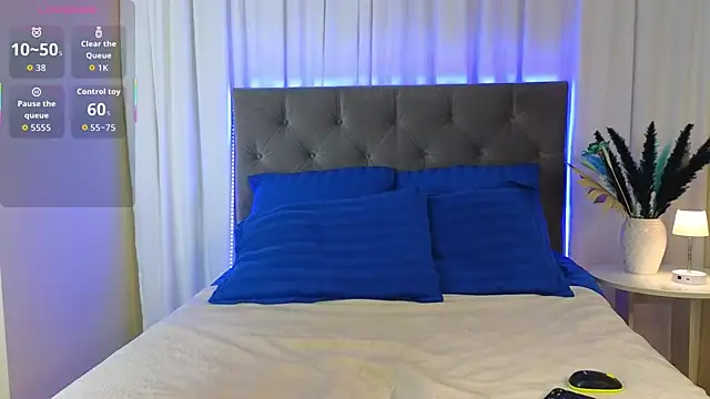 Ariana Petite online show from 10-31-25, 12:18