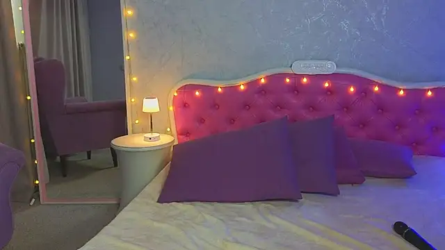 Snapshot of Ariana_Petite chatting on 02-20-25, 05:23 Ariana Petite online show from 02-20-25, 05:23