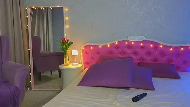 Snapshot of Ariana_Petite chatting on 03-07-25, 02:25 Ariana Petite online show from 03-07-25, 02:25