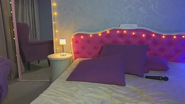 Snapshot of Ariana_Petite chatting on 02-24-25, 02:19 Ariana Petite online show from 02-24-25, 02:19
