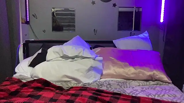 Snapshot of mirandamark2020 chatting on 04-02-26, 06:25 mirandamark2020 online show from 04-02-26, 06:25