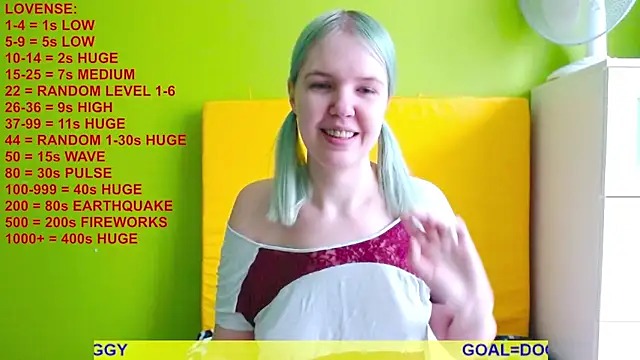 Snapshot of Ultra_Meow chatting on 05-16-26, 05:50 Ultra Meow online show from 05-16-26, 05:50