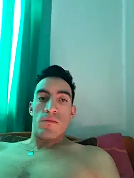 Snapshot of TommyMomentum chatting on 10-08-25, 12:39 TommyMomentum online show from 10-08-25, 12:39