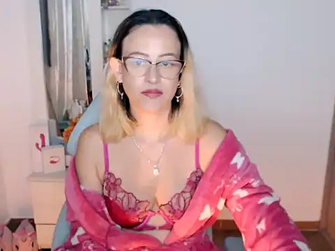 Snapshot of BOREAL_MOON chatting on 04-28-26, 03:22 BOREAL MOON online show from 04-28-26, 03:22