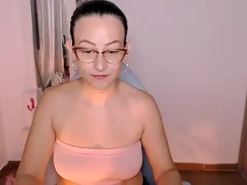 Snapshot of BOREAL_MOON chatting on 05-15-26, 01:47 BOREAL MOON online show from 05-15-26, 01:47