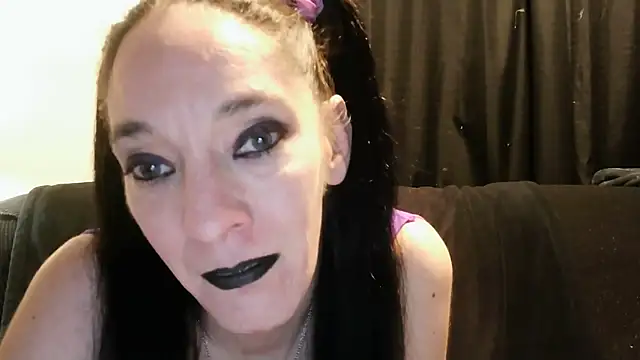 Snapshot of Kit_eh_kat chatting on 02-20-26, 01:24 Kit eh kat online show from 02-20-26, 01:24